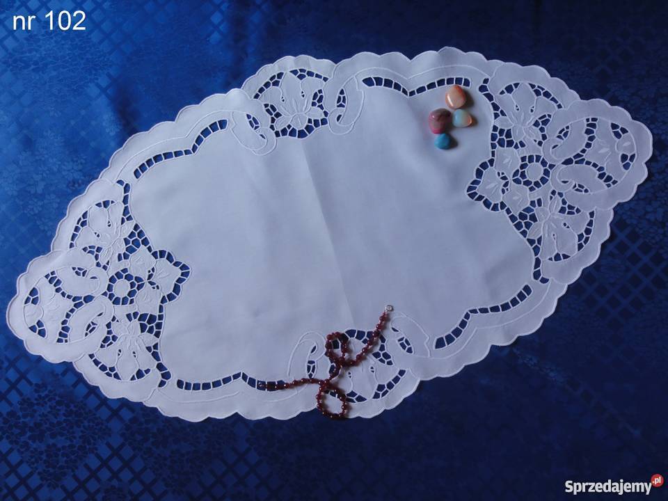 Serwetki bieżniki białe wyszywane ręcznie haftem lubelskie Lublin