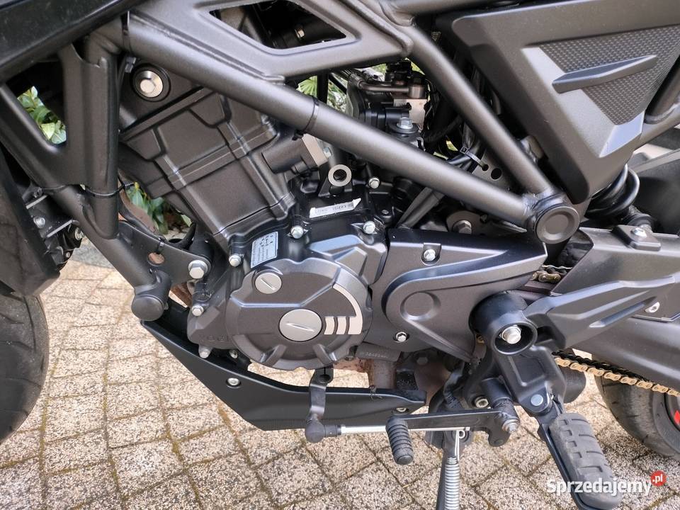 VOGE 125R Black 125cm3 VOGE