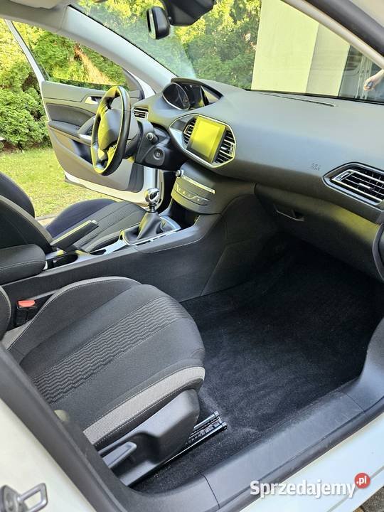 Peugeot 308 salon ASO 74 przebieg benzyna 12 1199cm3 308 podlaskie Białystok