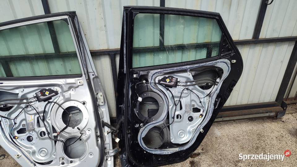 HYUNDAI IX35 DRZWI TYLNE PRAWE LEWE 1015 POD Włoszczowa