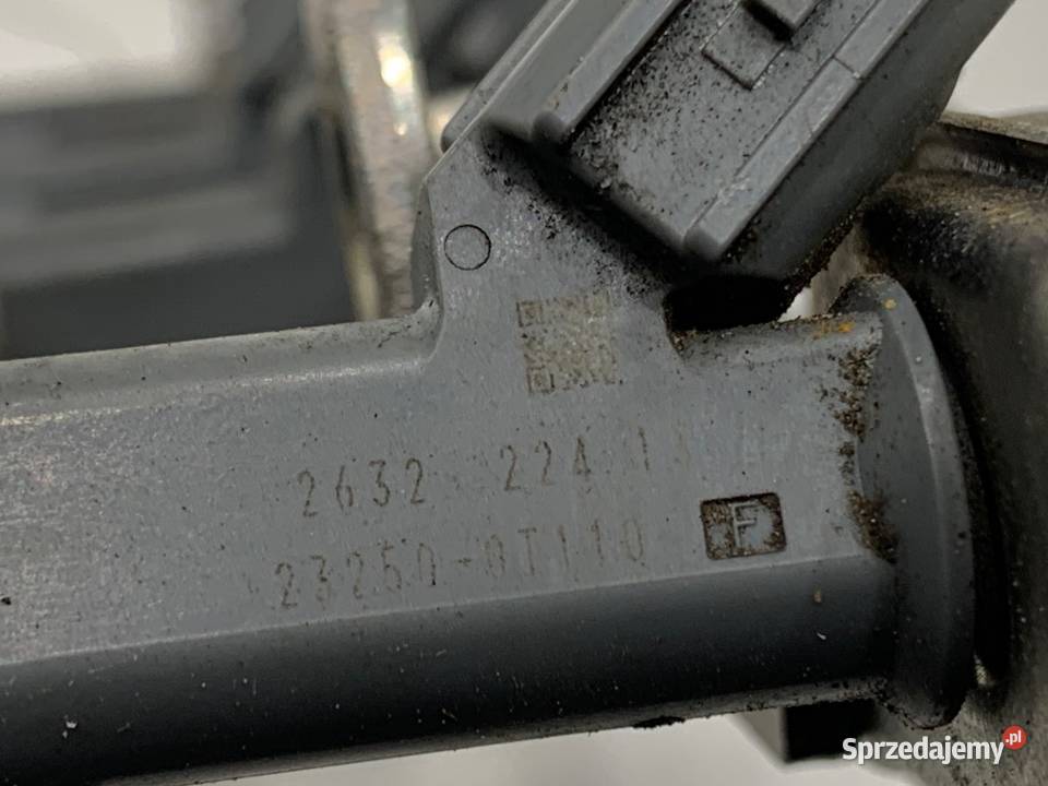 LISTWA WTRYSKOWA TOYOTA COROLLA E21 232500T110 sprzedam