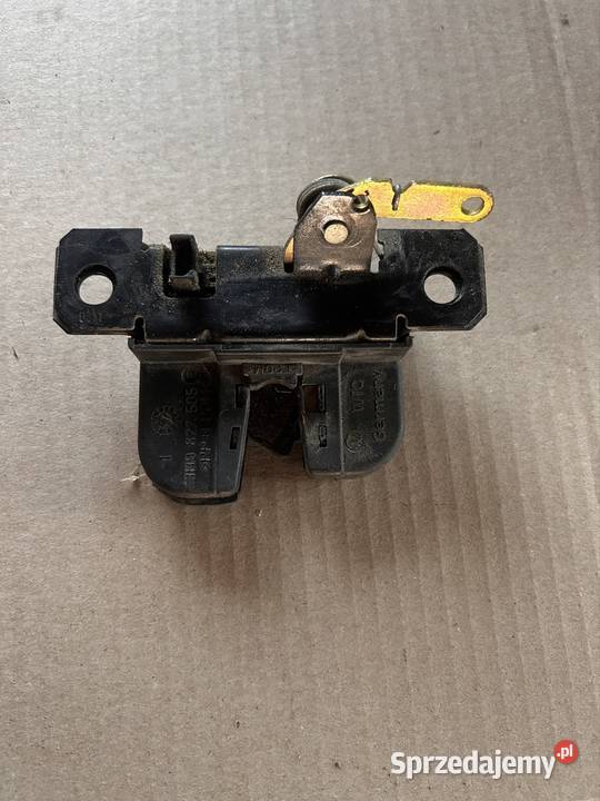 Zamek klapy Passat b5 fl kombi 3b9827505 osobowe Pozostałe Grudziądz