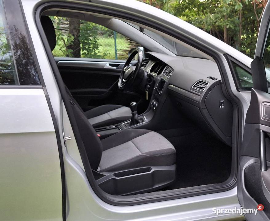 Volkswagen Golf 12 TSI BlueMotion Technology Rok produkcji 2016 sprzedam