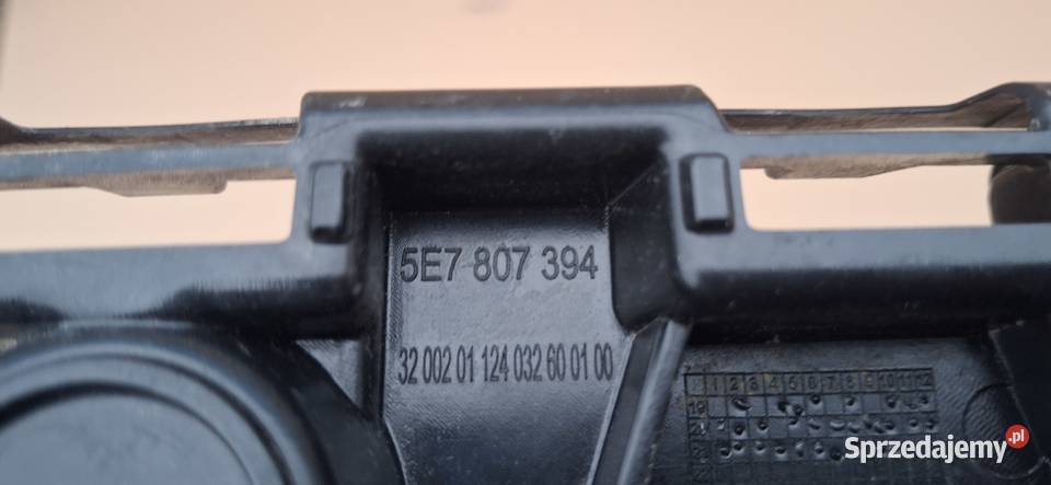 SKODA OCTAVIA IV ŚLIZG ZDERZAKA PRAWY TYŁ