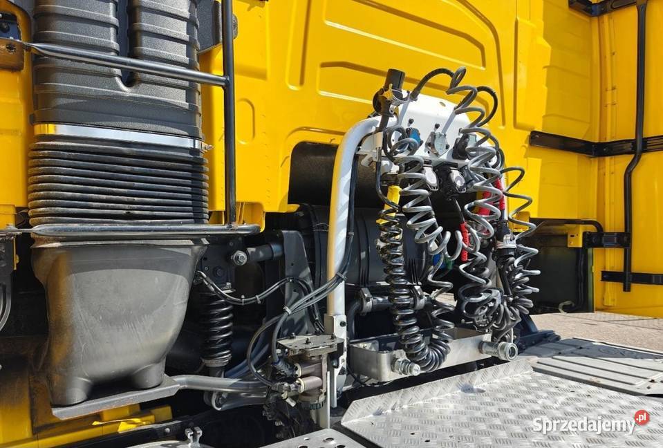 Ciagnik Volvo z sprezarko do paszy Welgro
