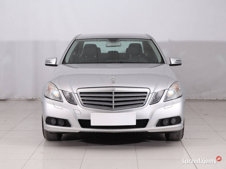 Mercedes E E 200 srebrny Piaseczno