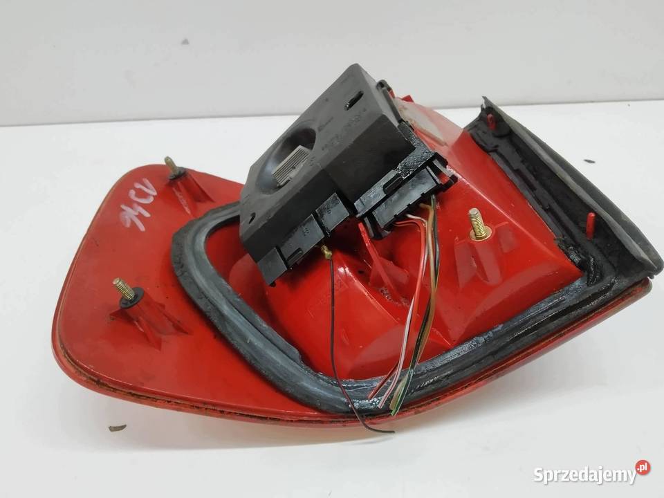 LAMPA TYŁ PRAWA KOMBI Audi 80 IV 19911996 B4 Motoryzacja