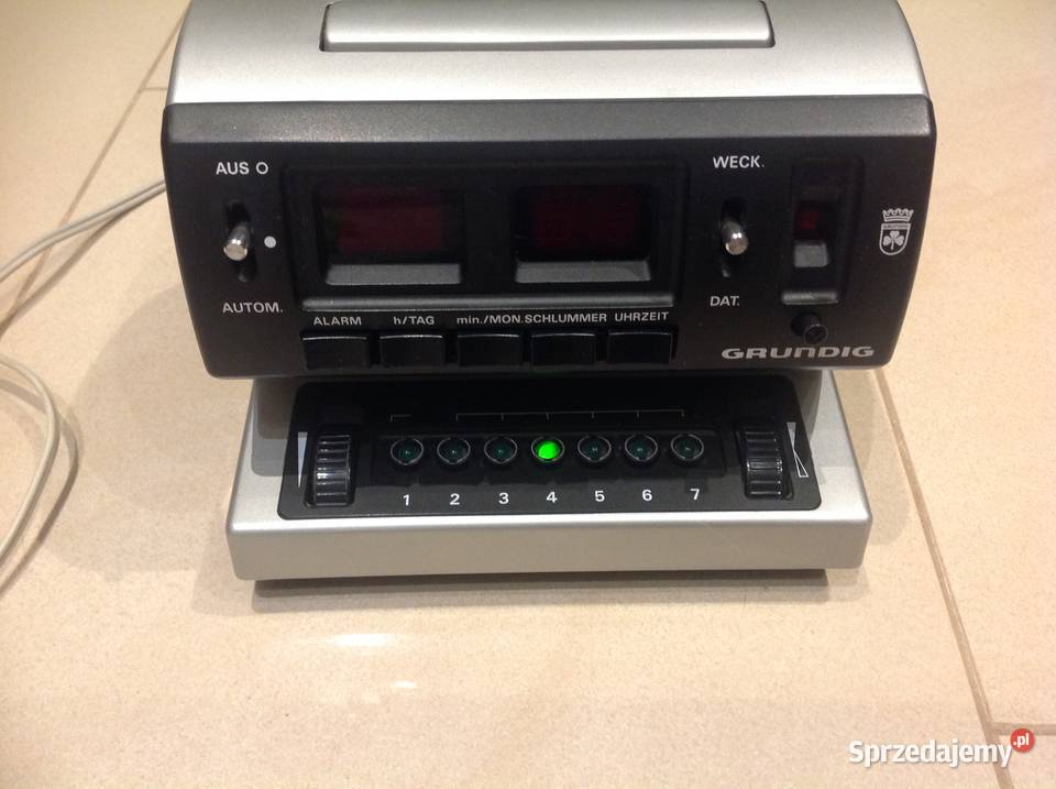Stare Radio GRUNDIG Sono - Clock 550 z papierami