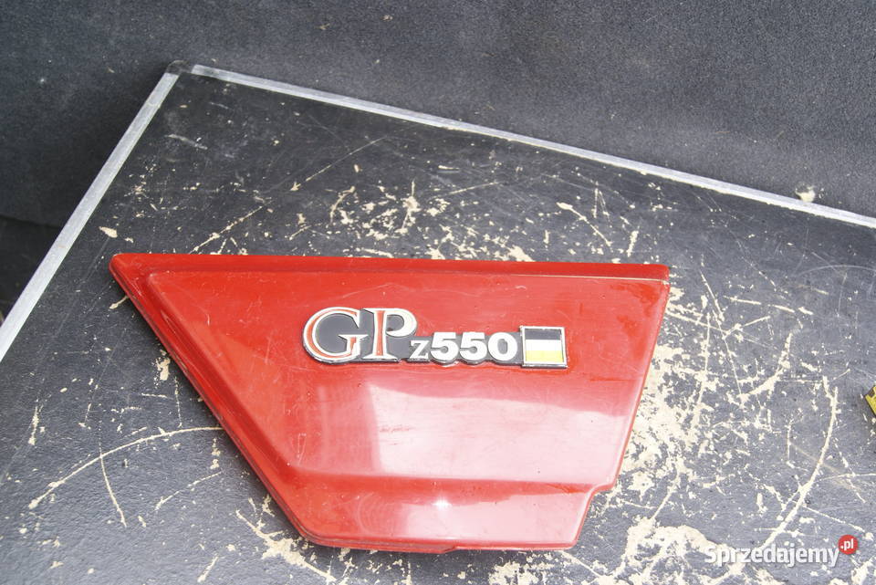 KAWASAKI GPZ 550 GPZ550 BOCZEK POKRYWA EMBLEMAT