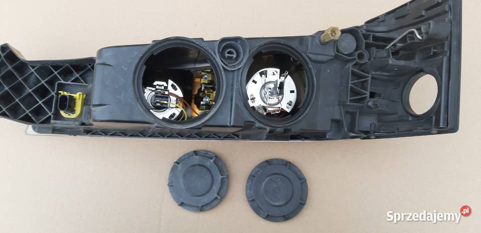 VOLVO FH4 FM HALOGEN PRAWY LAMPA PRZECIWMGIELNA Bieleń