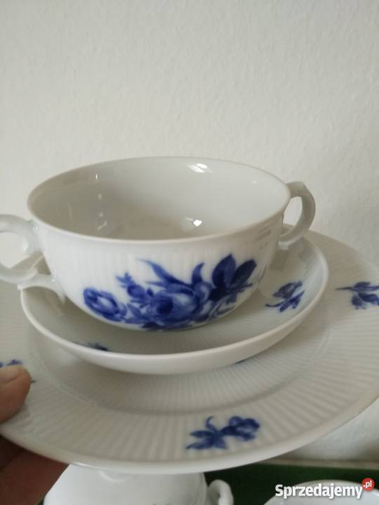 Kobaltowe róże na białej porcelanie Heinrich 38