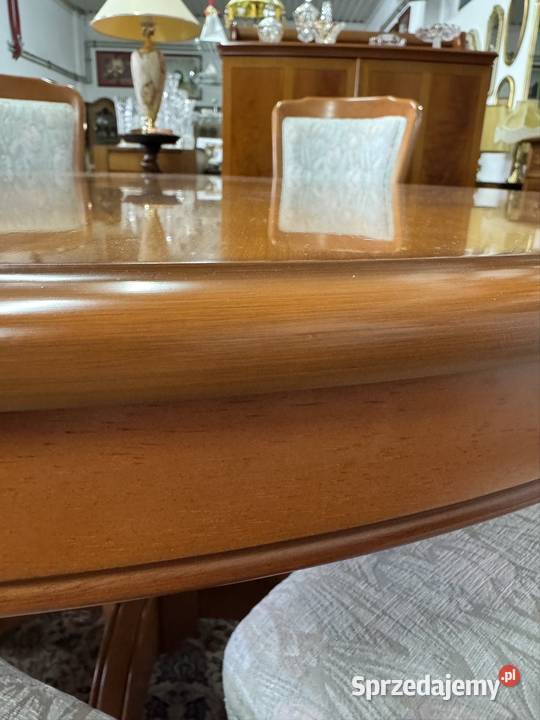 Okrągły stół włoski rozkładany z sześcioma Ełk