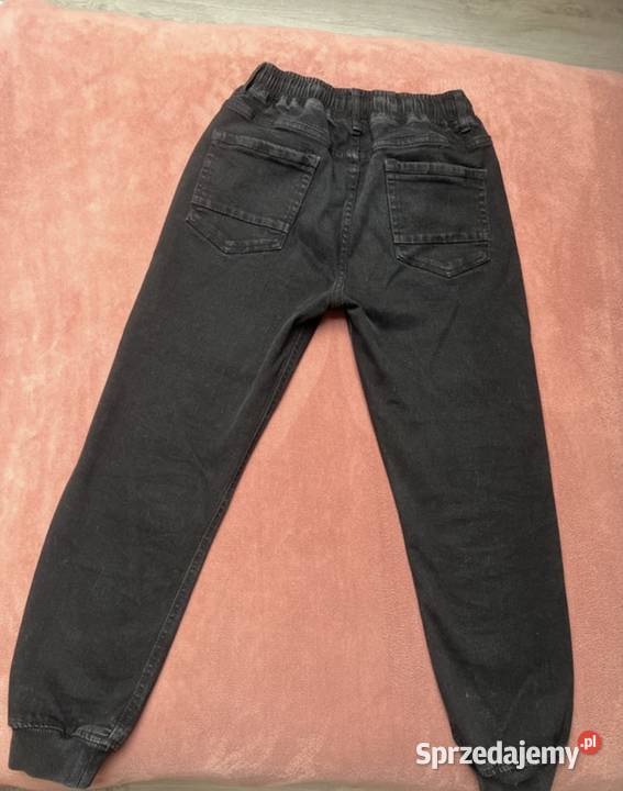 Czarne jeansowe spodnie chłopięce Przemęt