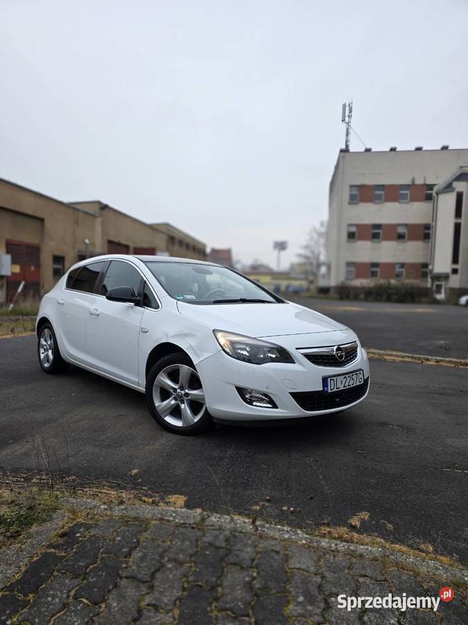 Opel Astra J 2021 14 Benz Hatchback Zarejestrowany w Polsce