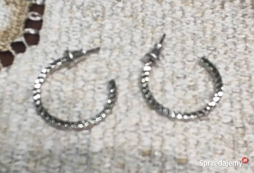 Delikatne kolczyki w kolorze złota srebra Warszawa