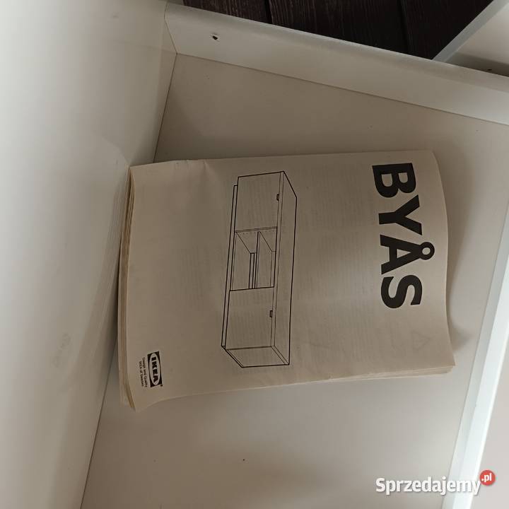 Szafka pod TV połysk biały 160x42x45 Byas Ikea Bielino