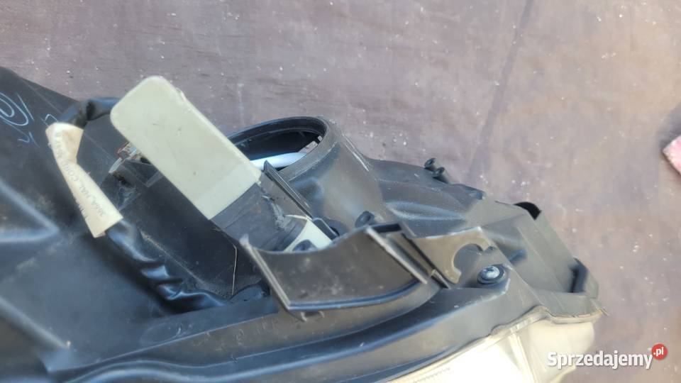 TOYOTA AVENSIS T27 LIFT PRAWA LAMPA PRZÓD Ruda Śląska