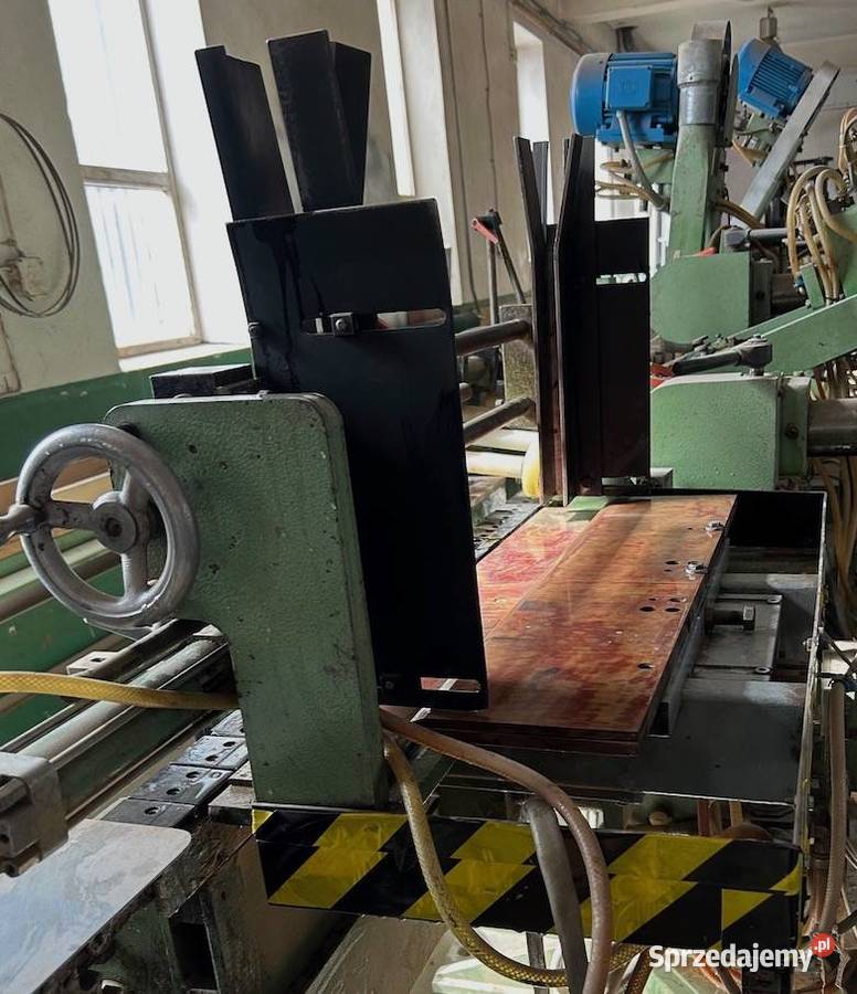 Uniwersalny podajnik elementów do maszyny z Wadowice