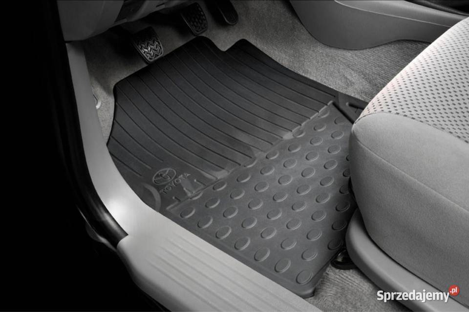 TOYOTA Hilux Dywaniki gumowe przednie