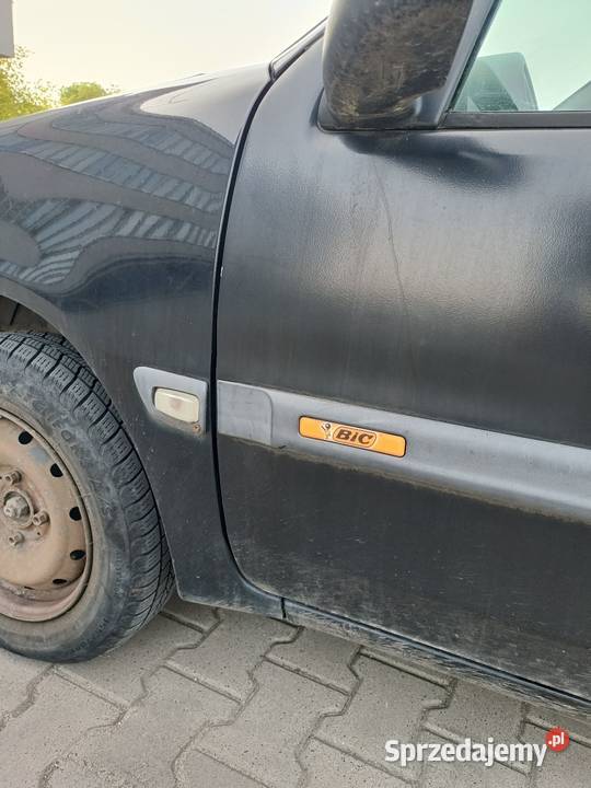 Citroen Saxo 11 benzyna wersja Bic czarnyNa łódzkie Łódź