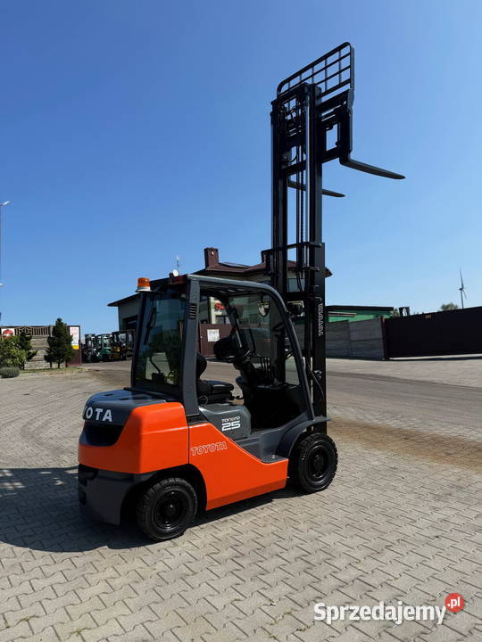 wózek widłowy TOYOTA 8FDF25 diesel 2500 przesuw diesel