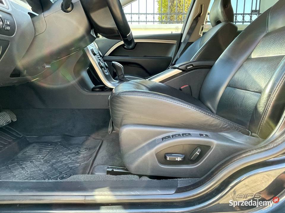 VOLVO V70 2013 D4 ZADBANE Chylice