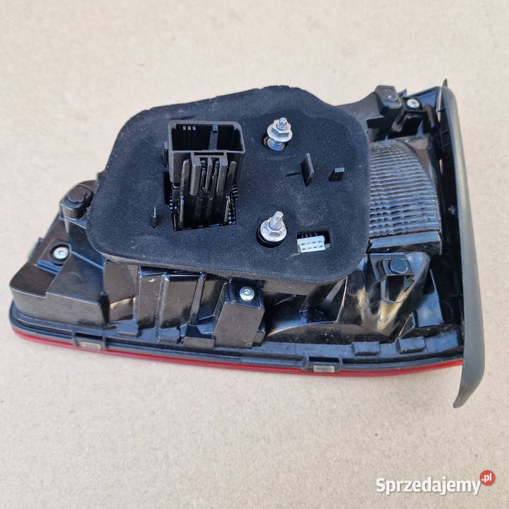 VW PASSAT B8 KOMBI LAMPA LEWA W KLAPĘ 3G9945093E Bieleń