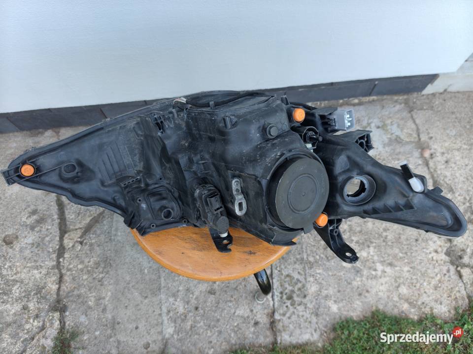 Toyota Auris II 2014 reflektory lampa lampy Lampy przednie