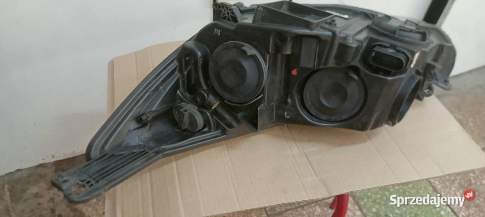 Lampa prawy przód Ford Focus MK3 świętokrzyskie