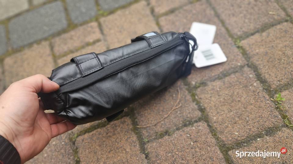 Torba piornik na kierownice czarny izolowany na Bielsko-Biała