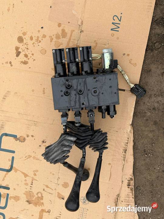 Rozdzielacz hydrauliczny komatsu still Układ kierowniczy Antonie