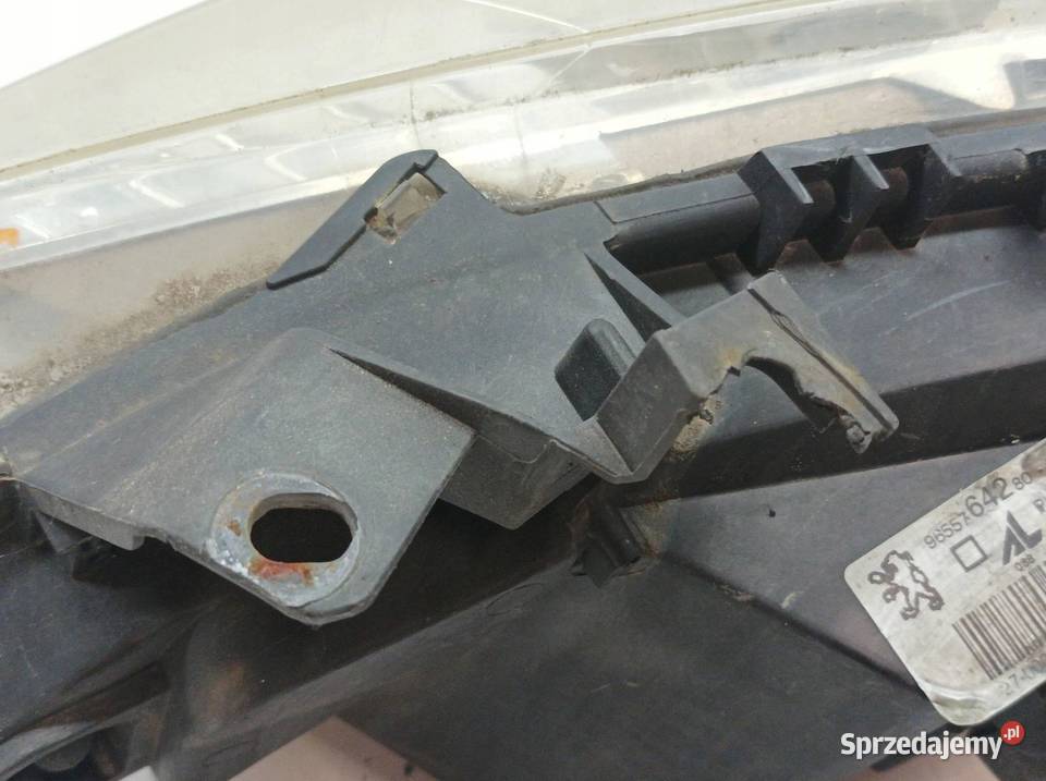 LAMPA PRZÓD PRAWA EUROPA LIFT FL 9655764280
