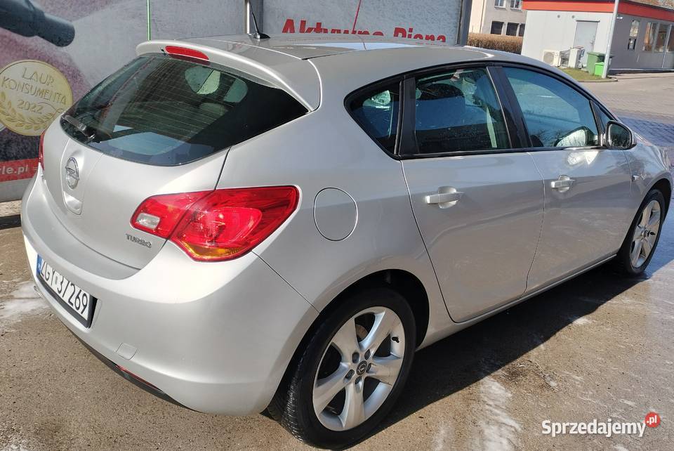 Sprzedam samochód marki Opel Astra j 14 turbo manualna Trzebiatów