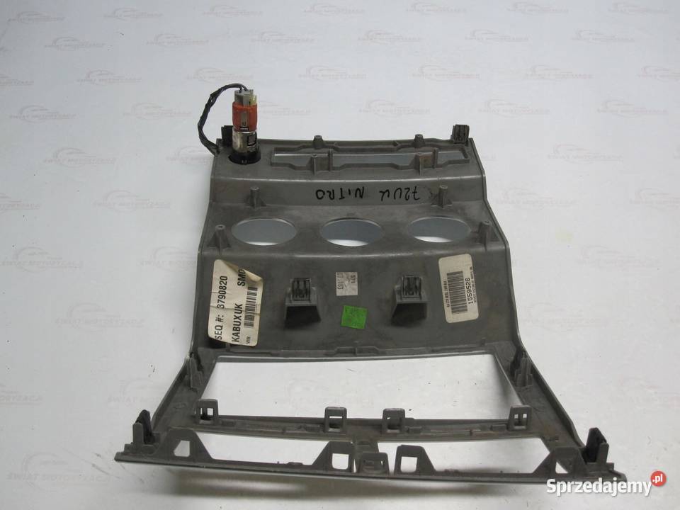 DODGE NITRO 08r ramka panelu środkowego 1559526