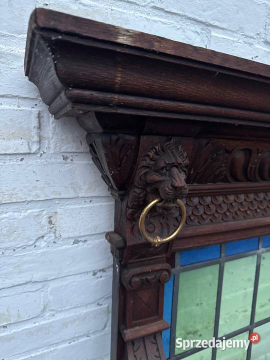 Stary kościelny witraż oprawiony w drewno z Długopole-Zdrój