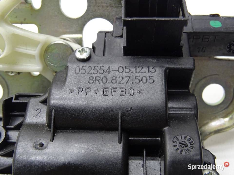 ZAMEK KLAPY BAGAŻNIKA TYŁ TYLNY 8R0827505 AUDI