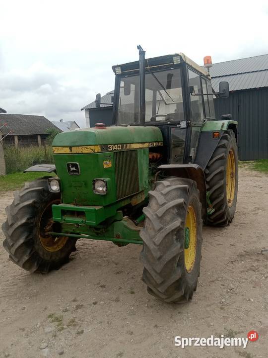John Deere 3140