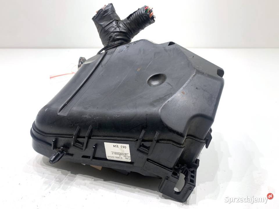 SKRZYNKA BEZPIECZNIKÓW HYUNDAI i40 919513X140 sprzedam