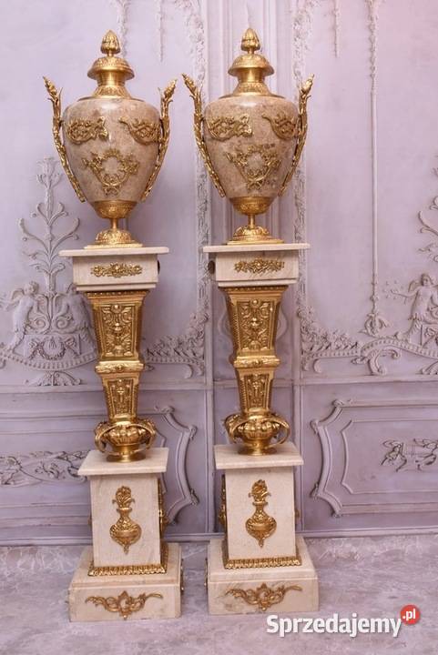 Postumenty Marmurowe Kolumny z Amforami Pilary Kraków
