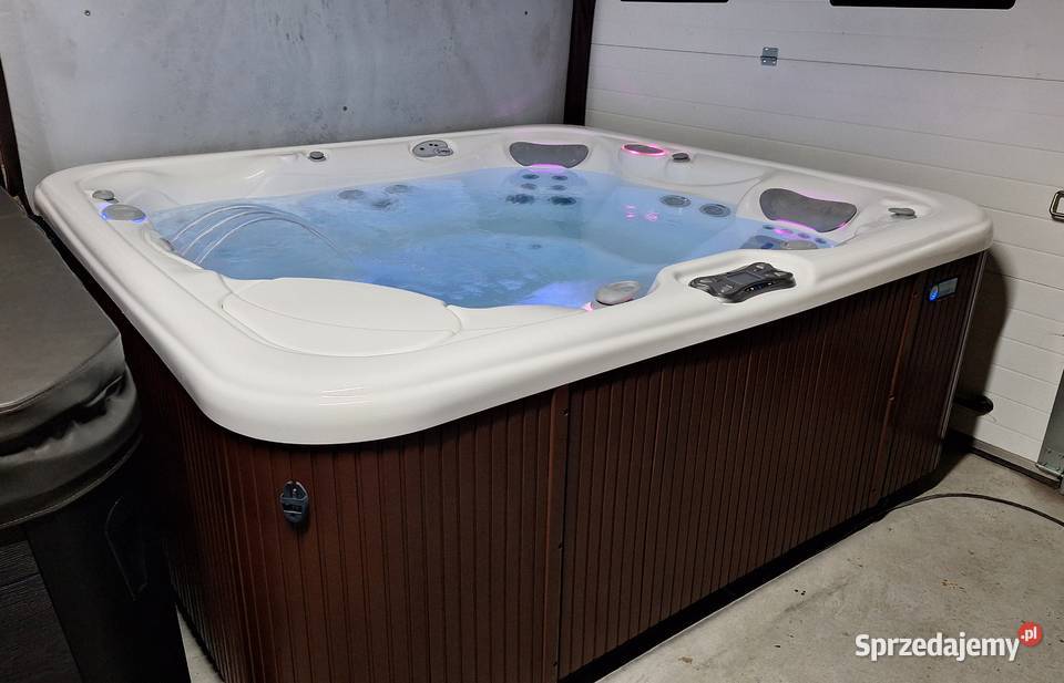 Jacuzzi ogrodowe całoroczne Hotspring Envoy Warszawa