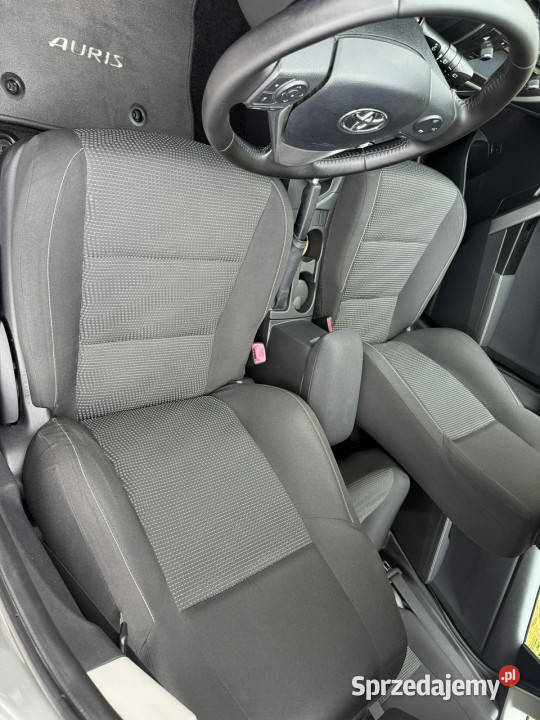 Toyota Auris Hybryda niski przebieg oryginalny złoty wielkopolskie Poznań