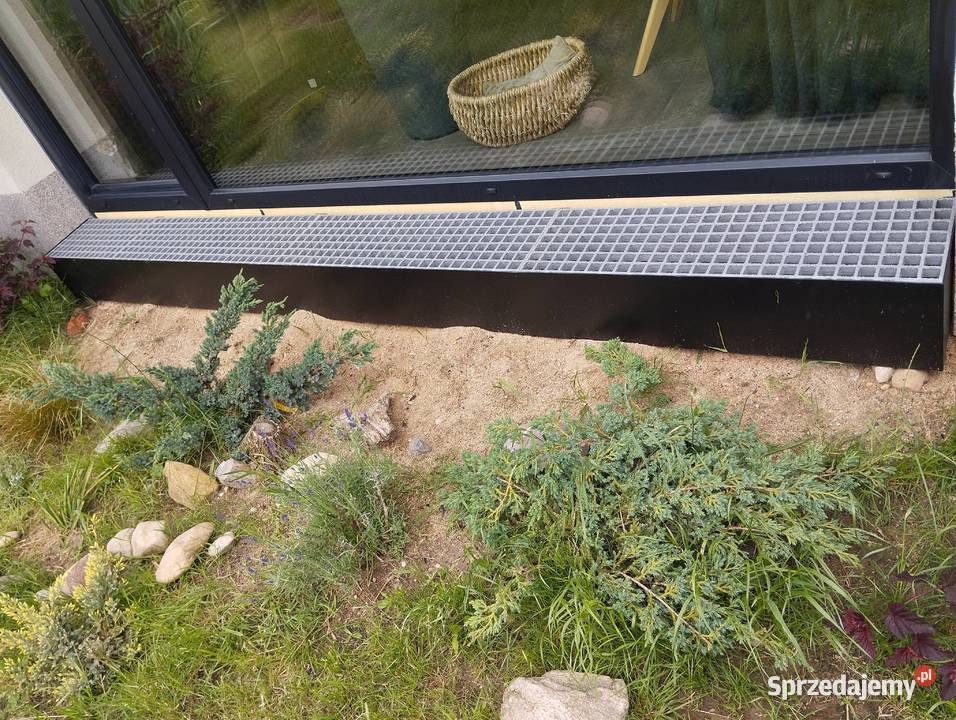 Progi przed budynektaras metalowe dolnośląskie Pichorowice