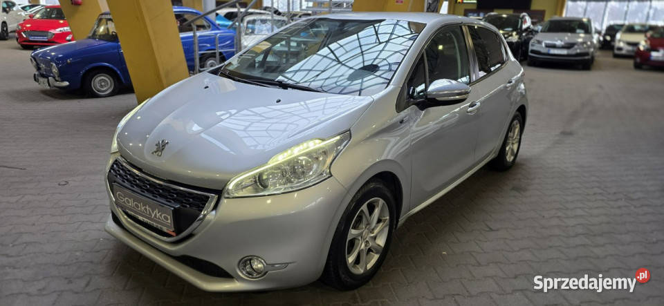 Peugeot 208 OPIS W podanej roczna gwarancja I