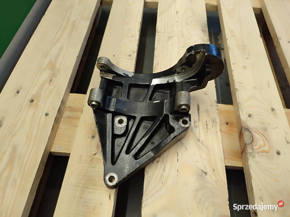Łapa podpora silnika 3824A22A2 Massey Ferguson