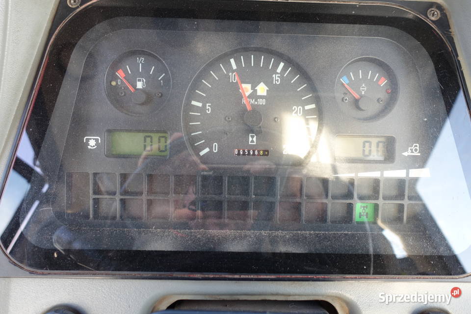 Massey Ferguson 6140 z ładowaczem Massey Ferguson Sokoły