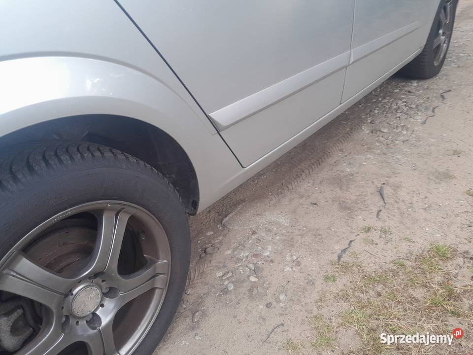 Opel Astra H 16 benzyna 105 2005r z de kombi 185 Wronki