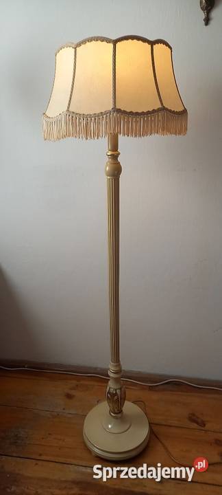 Elegancka drewniana lampa podłogowa w stylu