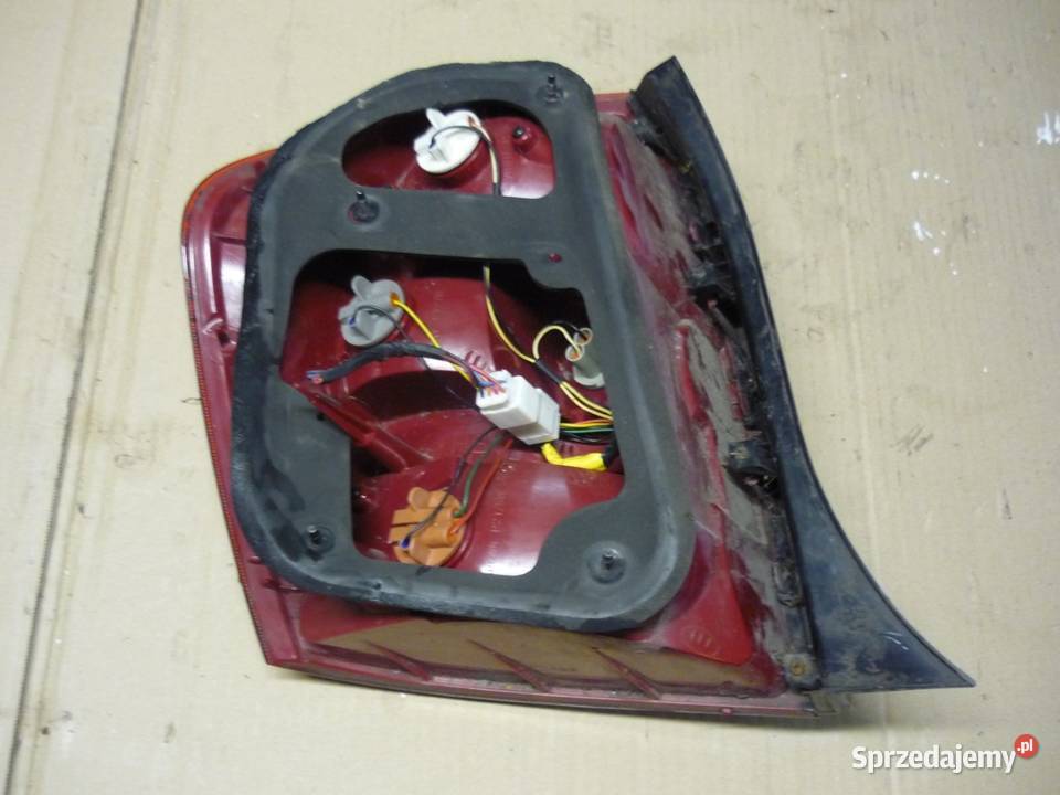 KIA CERATO I HB LAMPA TYŁ PRAWA Zbierkowo