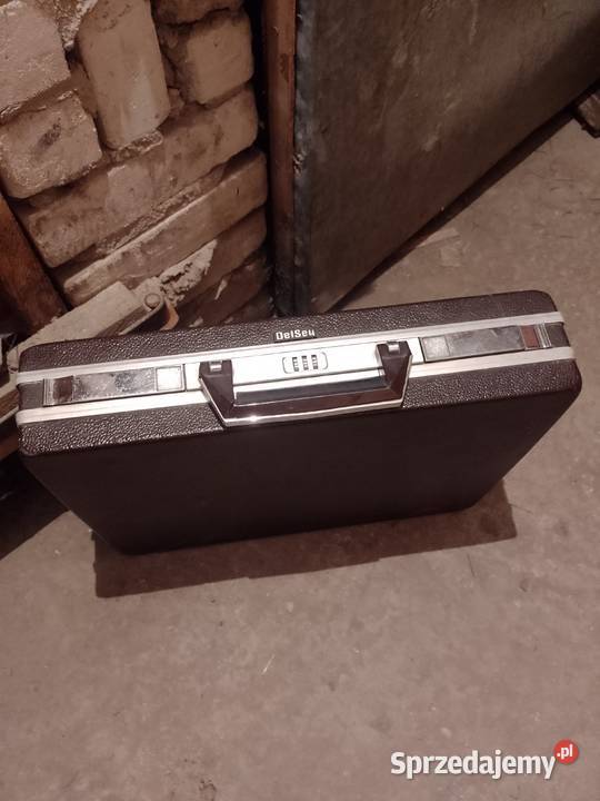 Walizka PRL Wołomin