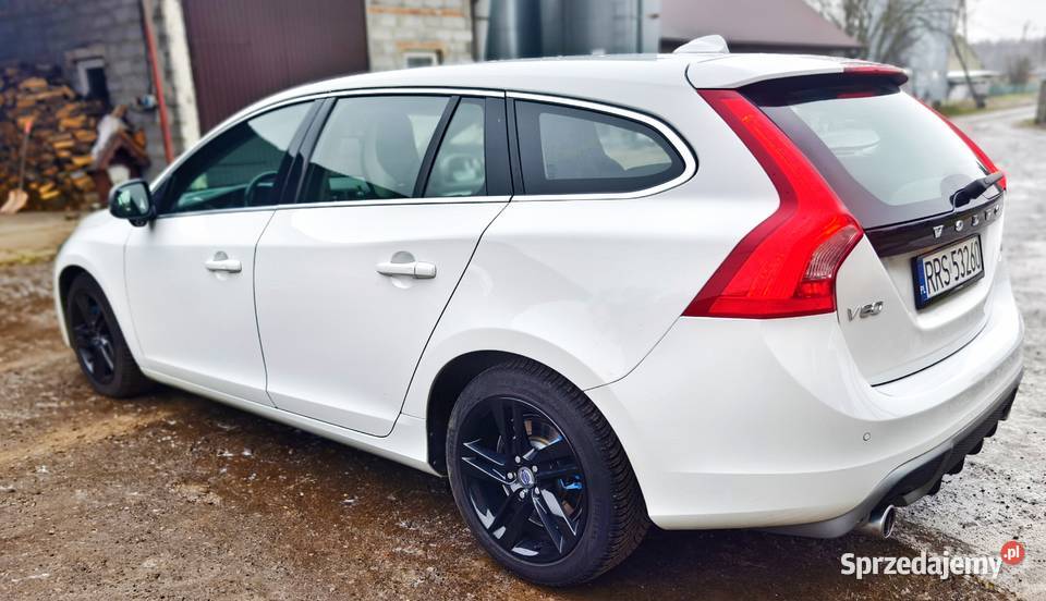 Volvo V60 24 D5 Awd Automat Rdesign autoalarm Lubzina